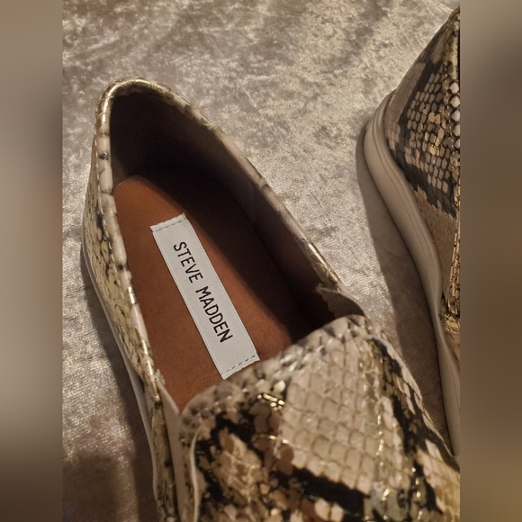 Steve Madden snake slip ons sneakers 8.5 - Picture 2 of 4